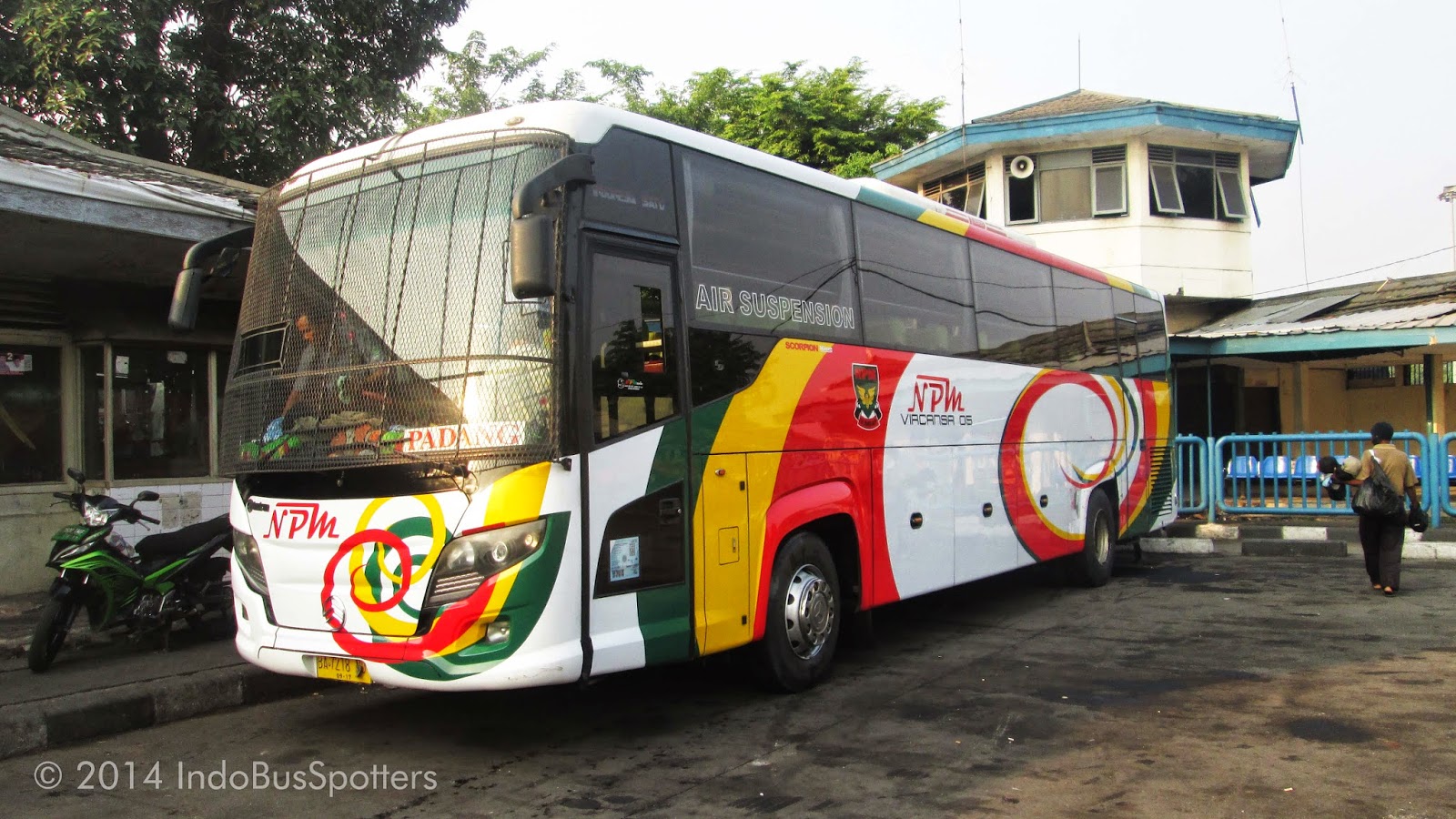 Ramainya Stiker  Stiker  di Bus  Yang Ada Di Indonesia 